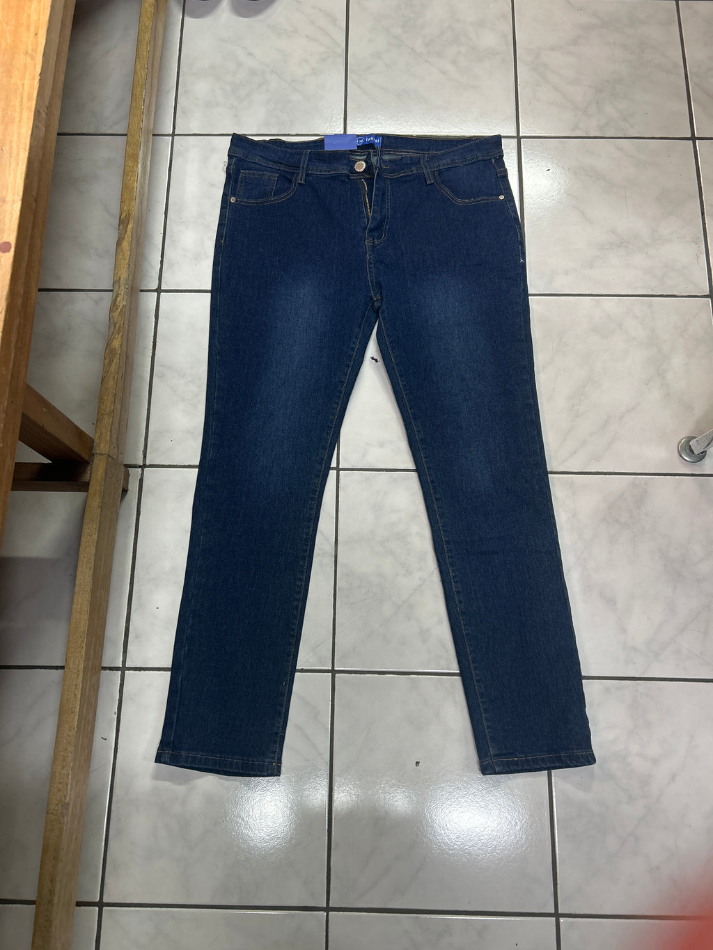 TAHARI JEANS