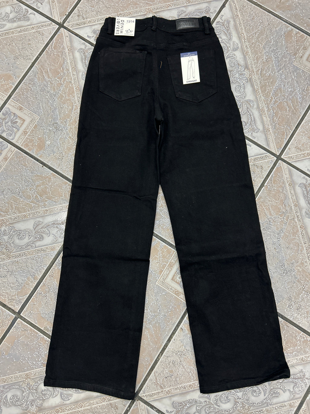 Jeans negros de corte recto
