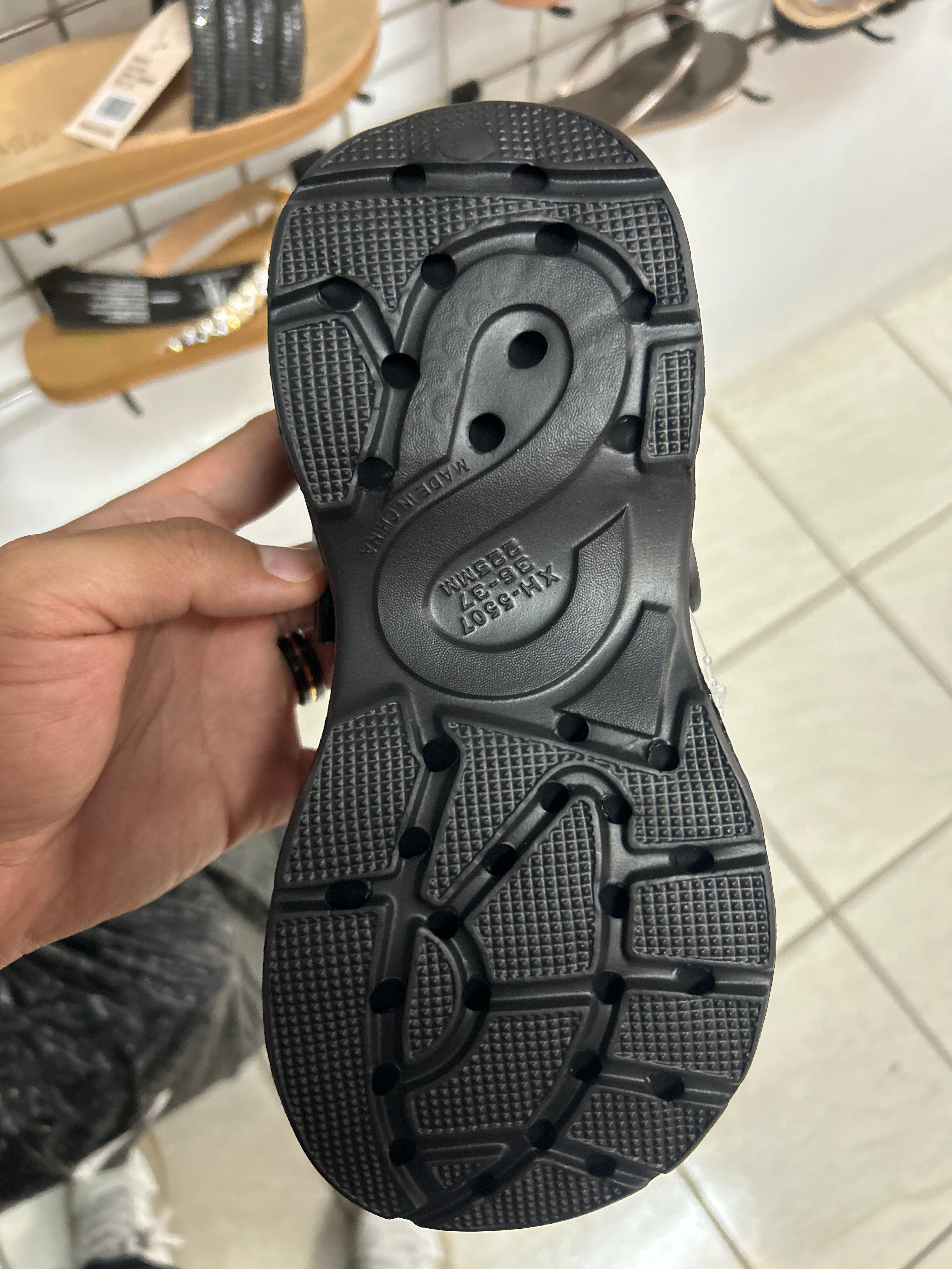 Sandalia tipo Croc