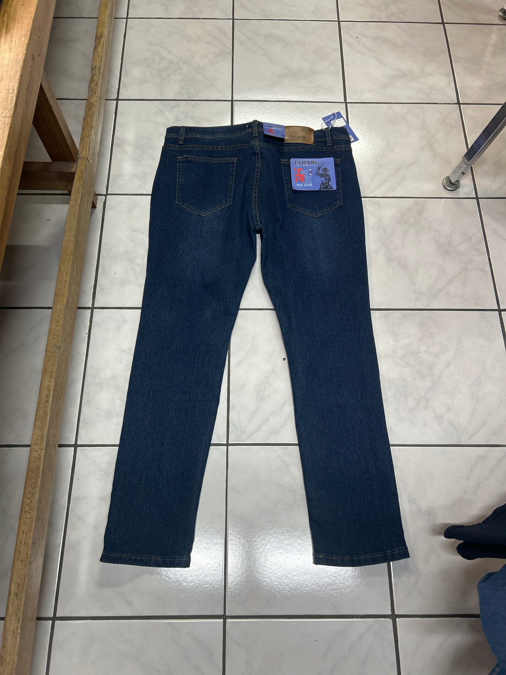 TAHARI JEANS