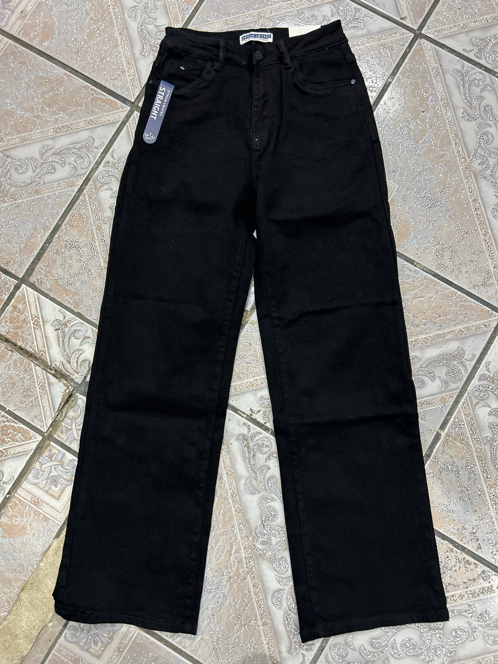 Jeans negros de corte recto