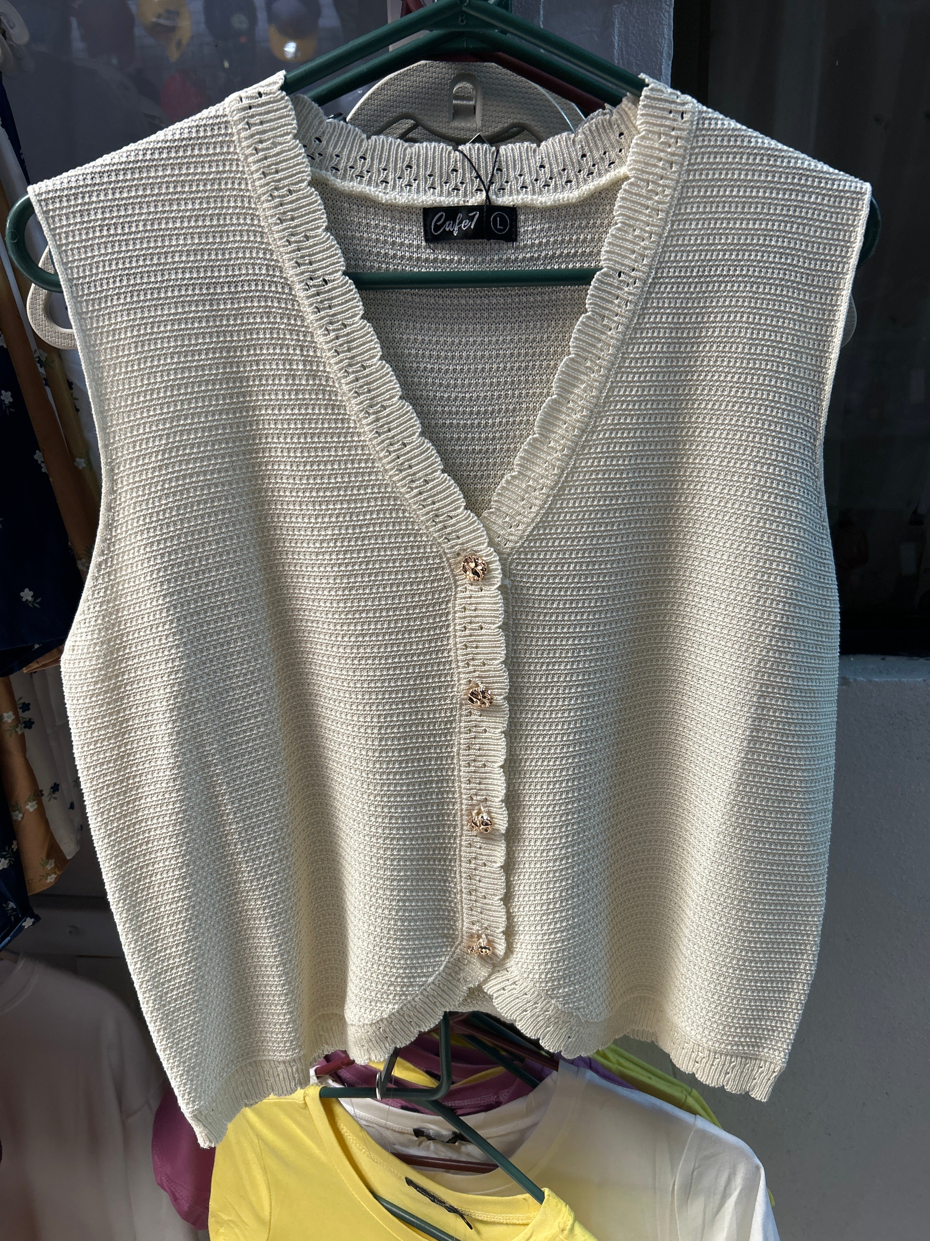 Chaleco con textura y botones