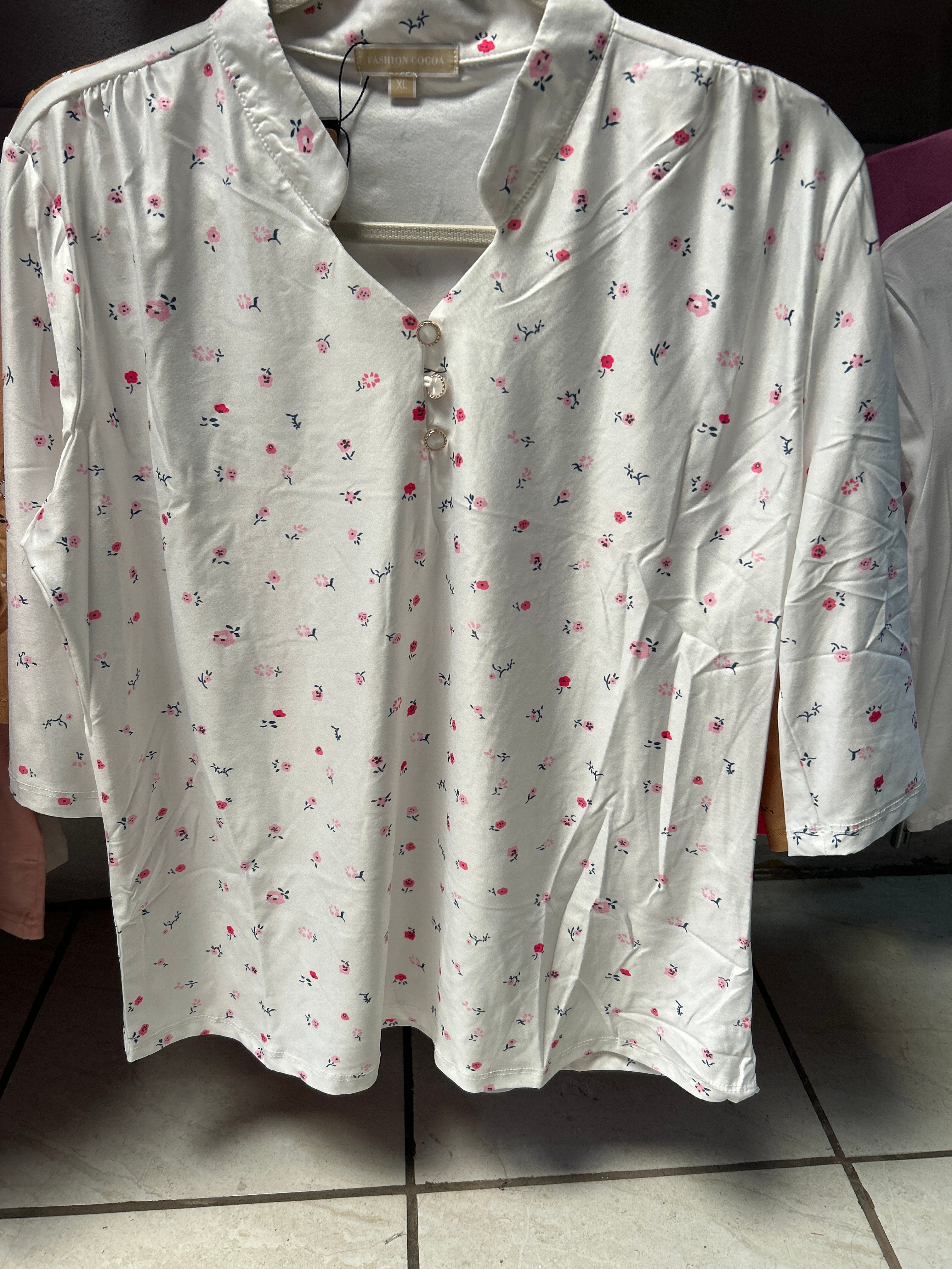 Blusa elástica de tres botones