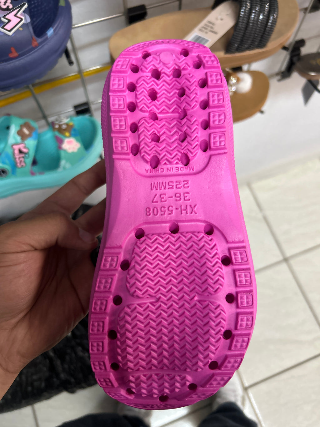 Zapato tipo Croc de dama